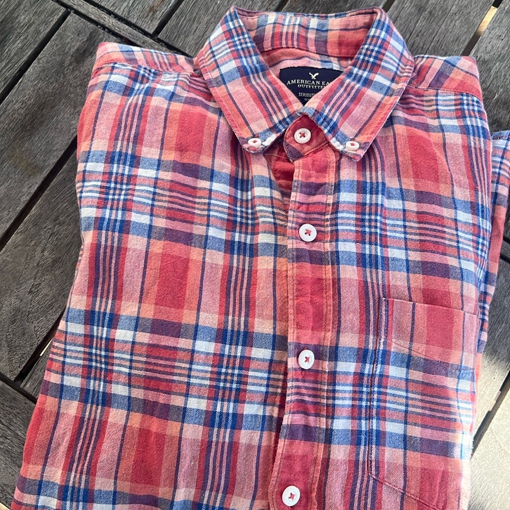 Like new American Eagle men’s small plaid button down shirt